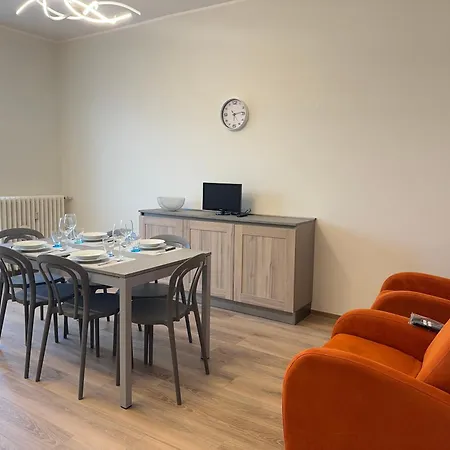 5' From Centre, Total Comfort In The Heart Of Apartment